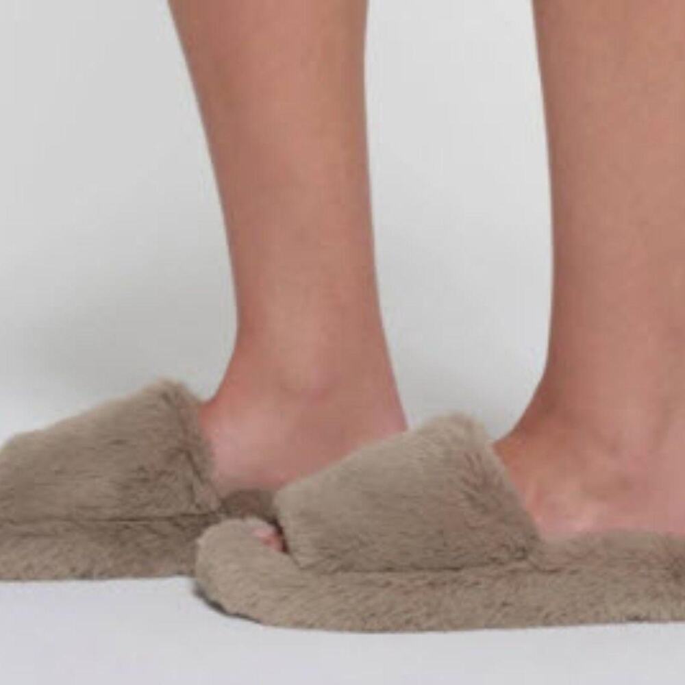 NWOT Skims Getting Ready Accessories Plush Slipper | Truffle | Size 37 (7)